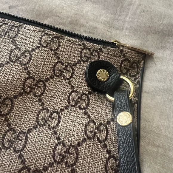 Gucci Beige and Brown GG Pattern Wristlet - Picture 4 of 6